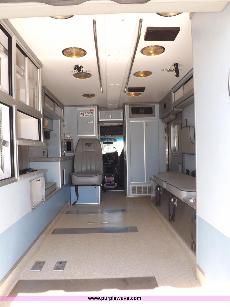 image for item H1871 1992 Ford Econoline E350 ambulance