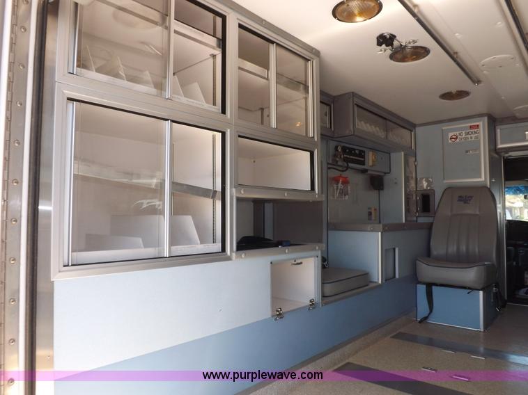 image for item H1871 1992 Ford Econoline E350 ambulance