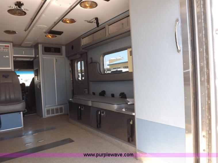 image for item H1871 1992 Ford Econoline E350 ambulance