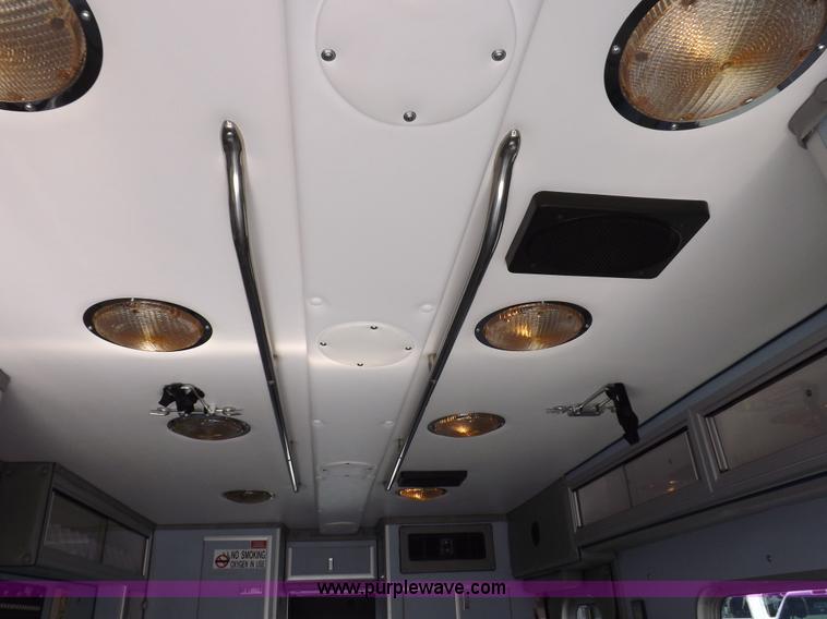 image for item H1871 1992 Ford Econoline E350 ambulance