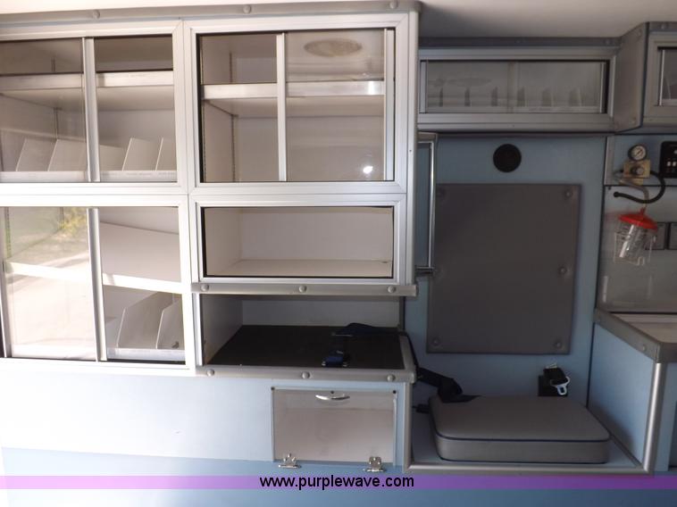 image for item H1871 1992 Ford Econoline E350 ambulance