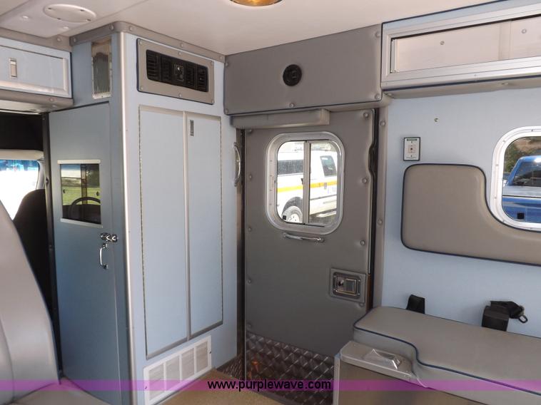 image for item H1871 1992 Ford Econoline E350 ambulance