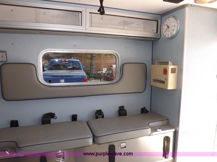 image for item H1871 1992 Ford Econoline E350 ambulance