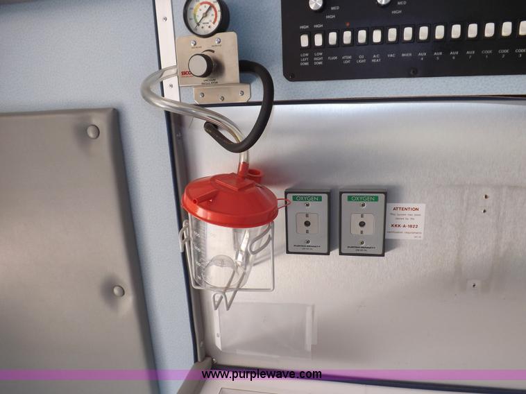 image for item H1871 1992 Ford Econoline E350 ambulance