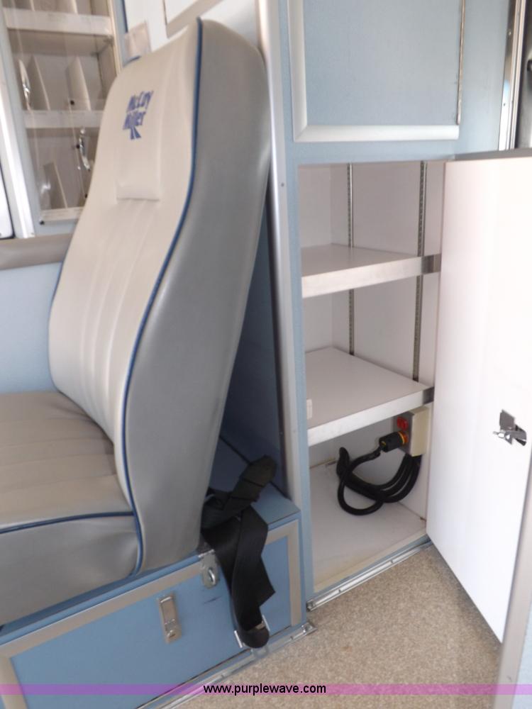 image for item H1871 1992 Ford Econoline E350 ambulance