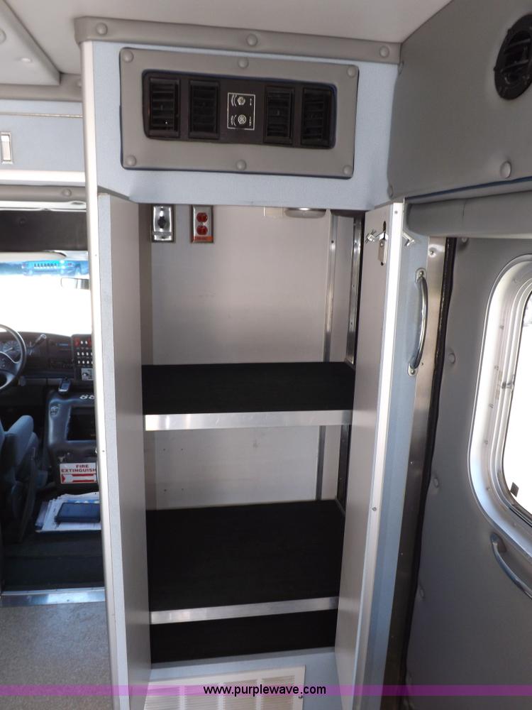 image for item H1871 1992 Ford Econoline E350 ambulance