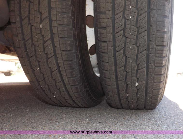 image for item H1871 1992 Ford Econoline E350 ambulance