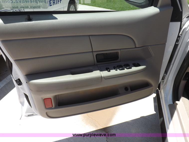 image for item H1872 2008 Ford Crown Victoria Police Interceptor