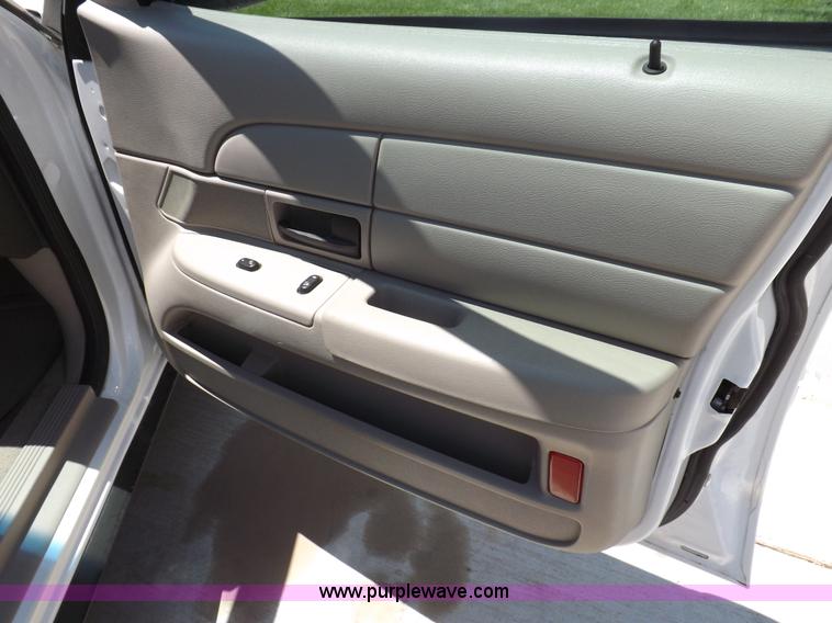 image for item H1872 2008 Ford Crown Victoria Police Interceptor