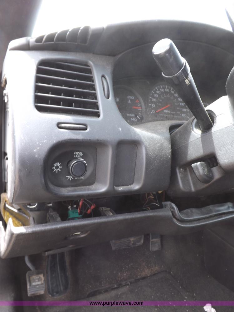 image for item H1904 2002 Chevrolet Monte Carlo LS