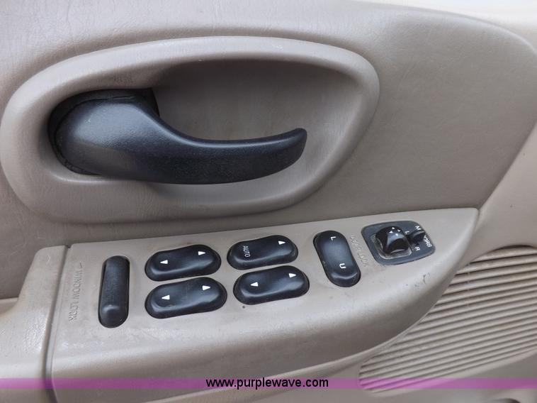 image for item H1905 2001 Ford F150 Lariat SuperCrew pickup truck