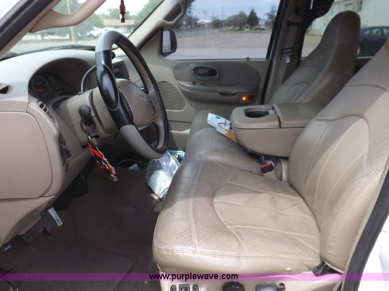 image for item H1905 2001 Ford F150 Lariat SuperCrew pickup truck