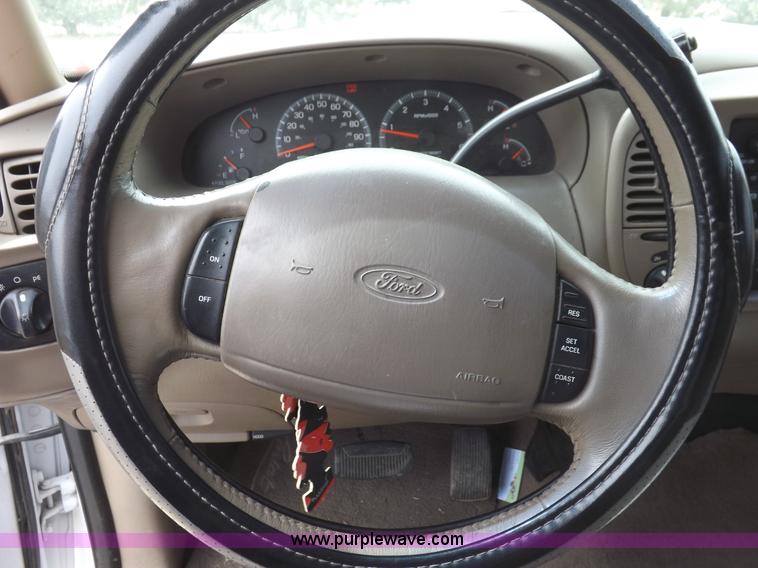 image for item H1905 2001 Ford F150 Lariat SuperCrew pickup truck