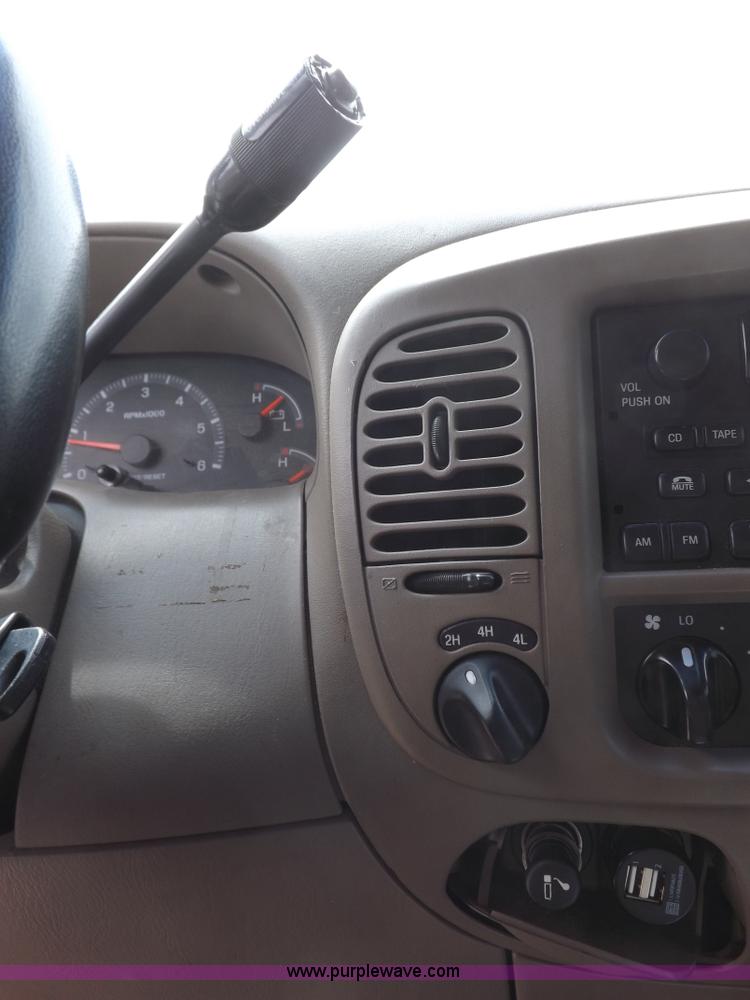 image for item H1905 2001 Ford F150 Lariat SuperCrew pickup truck