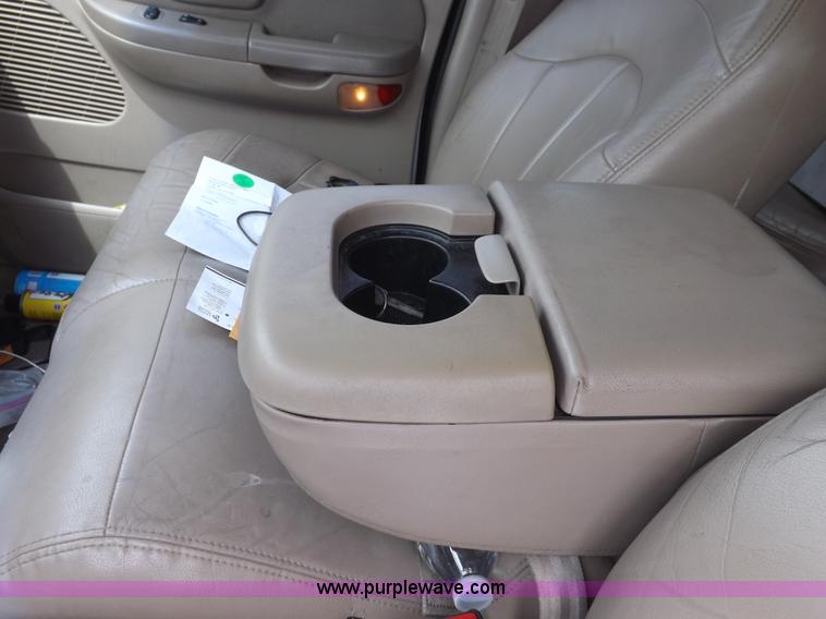 image for item H1905 2001 Ford F150 Lariat SuperCrew pickup truck