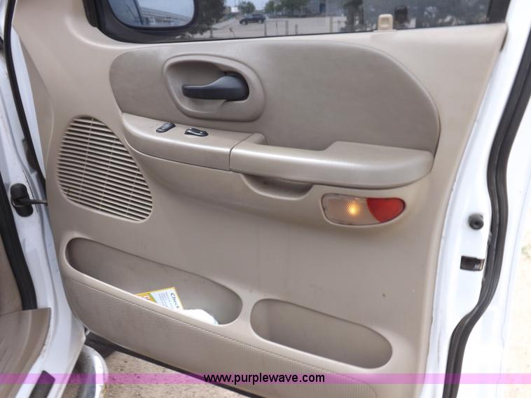 image for item H1905 2001 Ford F150 Lariat SuperCrew pickup truck