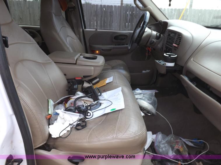 image for item H1905 2001 Ford F150 Lariat SuperCrew pickup truck