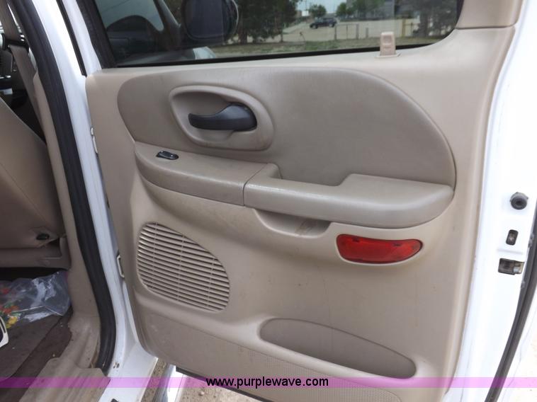 image for item H1905 2001 Ford F150 Lariat SuperCrew pickup truck