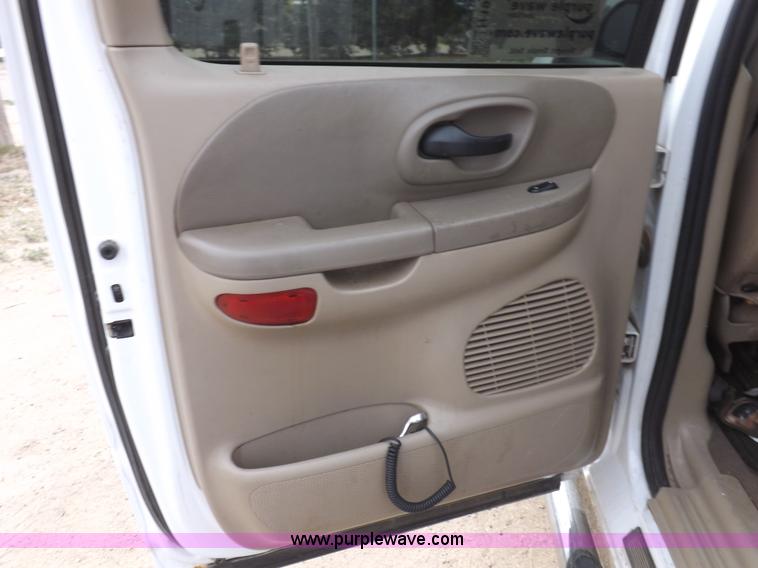 image for item H1905 2001 Ford F150 Lariat SuperCrew pickup truck