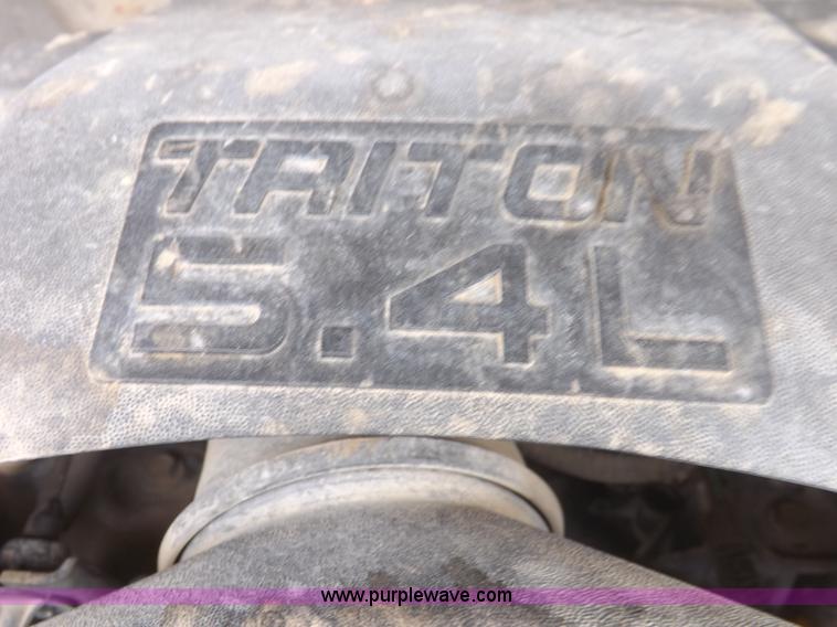 image for item H1905 2001 Ford F150 Lariat SuperCrew pickup truck