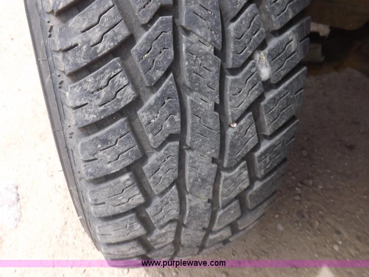 image for item H1905 2001 Ford F150 Lariat SuperCrew pickup truck