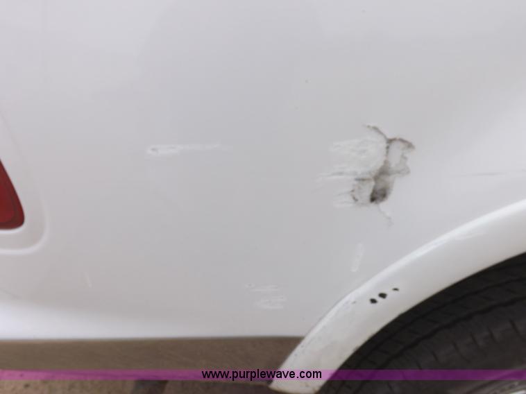 image for item H1905 2001 Ford F150 Lariat SuperCrew pickup truck