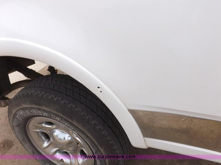 image for item H1905 2001 Ford F150 Lariat SuperCrew pickup truck