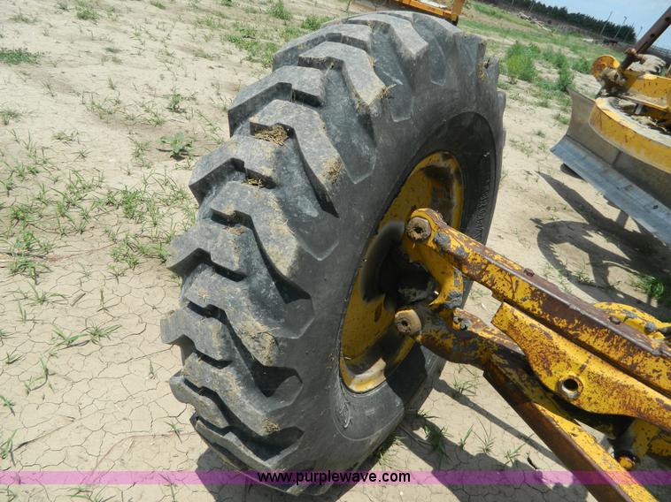 image for item H2463 1965 Caterpillar 120 motor grader