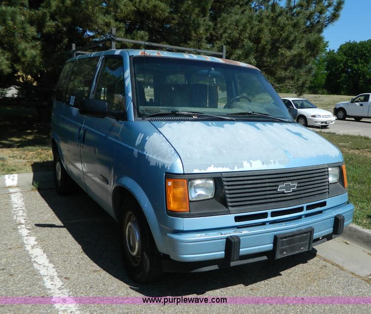image for item H2464 1992 Chevrolet Astro van