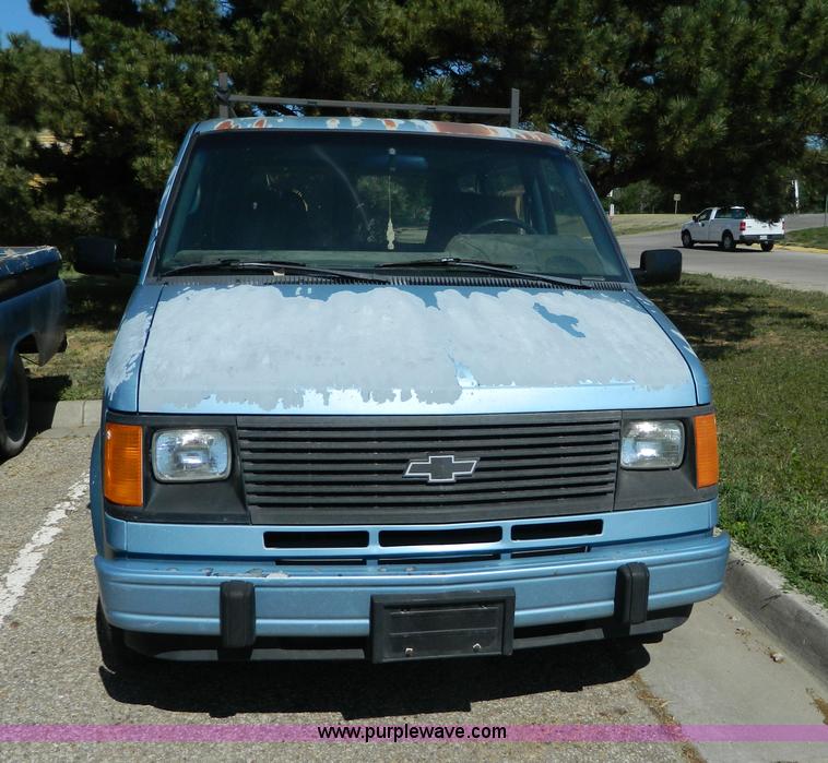 image for item H2464 1992 Chevrolet Astro van