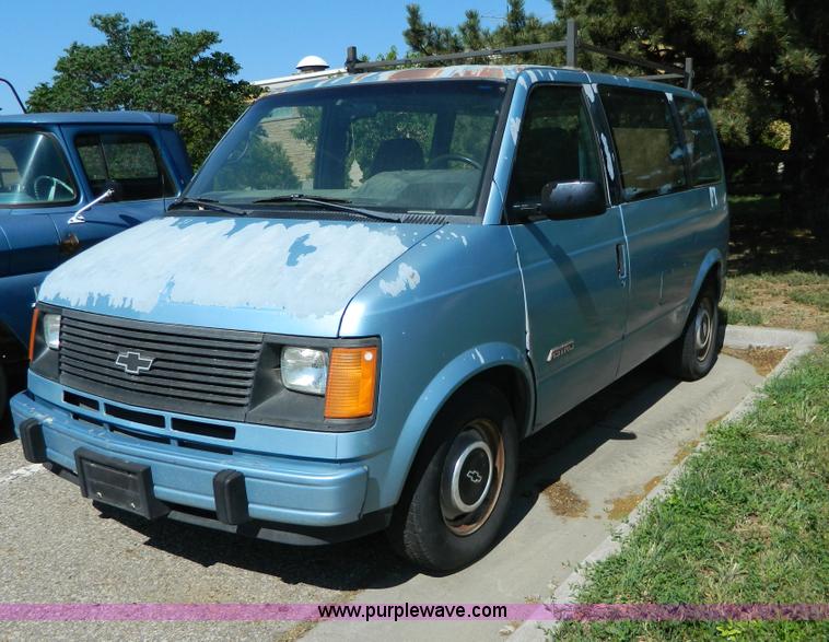 image for item H2464 1992 Chevrolet Astro van