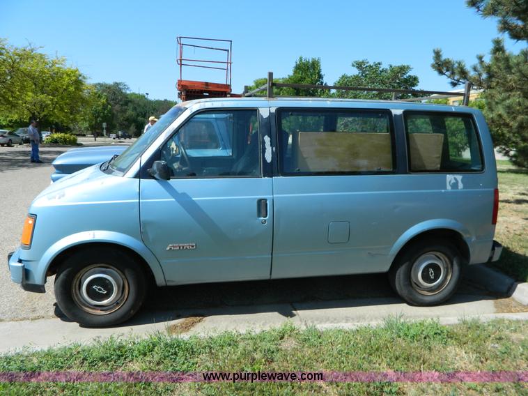 image for item H2464 1992 Chevrolet Astro van