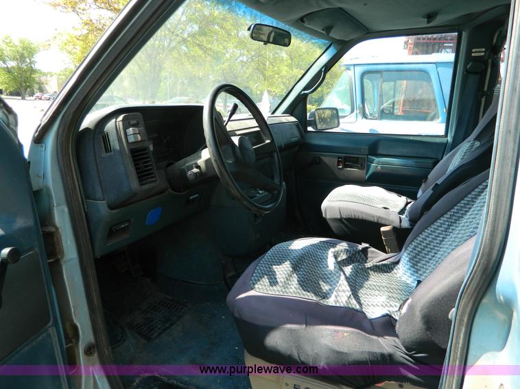 image for item H2464 1992 Chevrolet Astro van