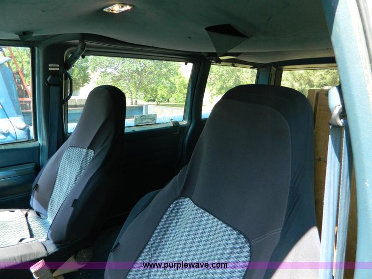 image for item H2464 1992 Chevrolet Astro van