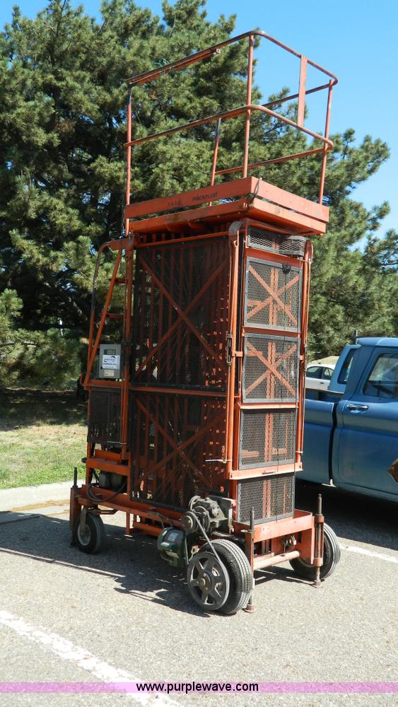 image for item H2466 Economy LD6F Series 200 man lift