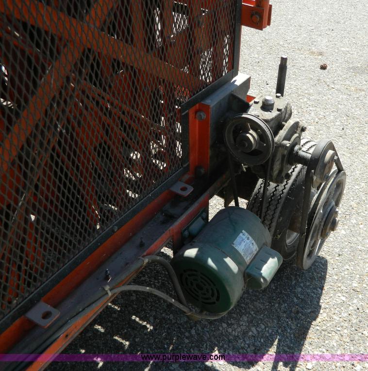 image for item H2466 Economy LD6F Series 200 man lift