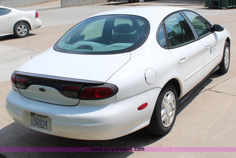 image for item H2581 1999 Ford Taurus LX