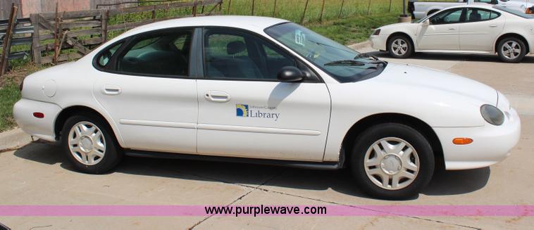 image for item H2581 1999 Ford Taurus LX