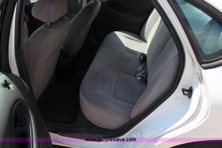 image for item H2581 1999 Ford Taurus LX