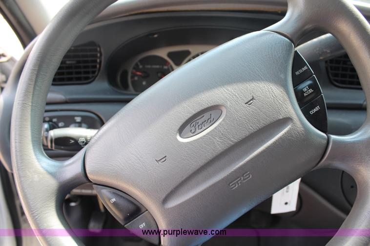 image for item H2581 1999 Ford Taurus LX