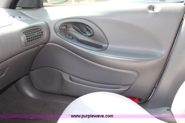 image for item H2581 1999 Ford Taurus LX