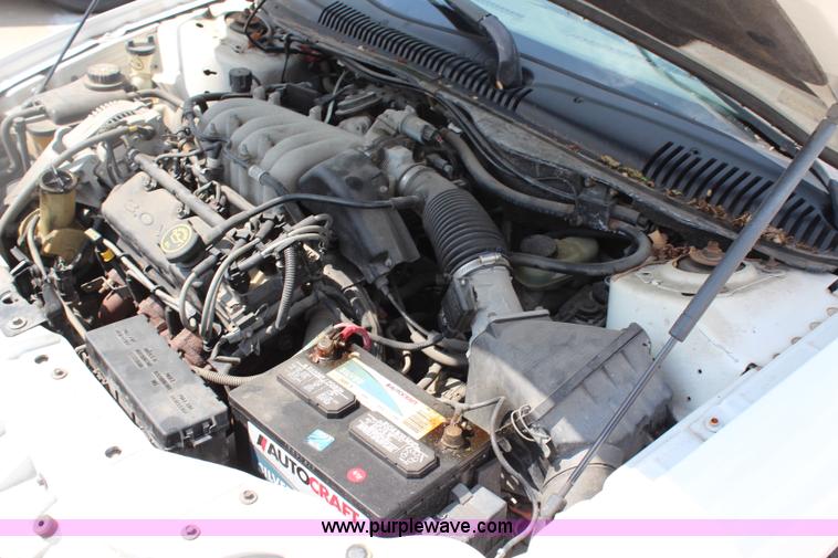 image for item H2581 1999 Ford Taurus LX