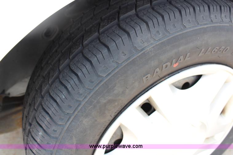 image for item H2581 1999 Ford Taurus LX