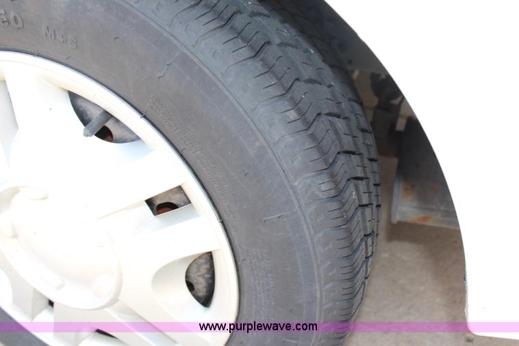 image for item H2581 1999 Ford Taurus LX