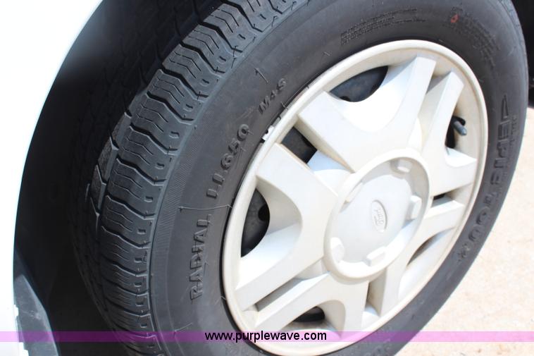 image for item H2581 1999 Ford Taurus LX