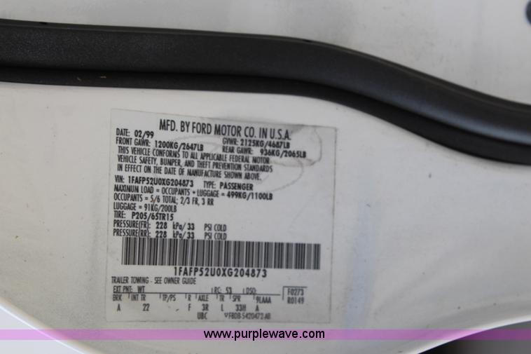 image for item H2581 1999 Ford Taurus LX