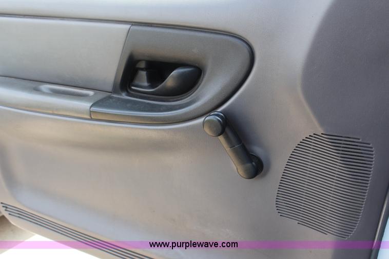 image for item H6170 2002 Ford Ranger pickup truck