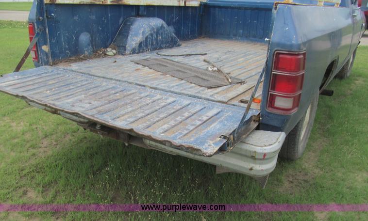 image for item H8984 1981 Dodge Ram D150 pickup truck