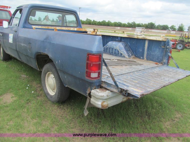 image for item H8984 1981 Dodge Ram D150 pickup truck