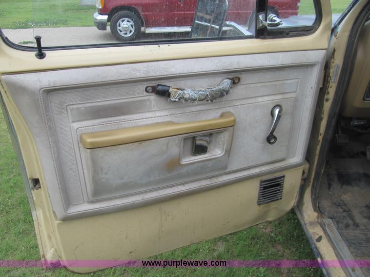 image for item H8984 1981 Dodge Ram D150 pickup truck